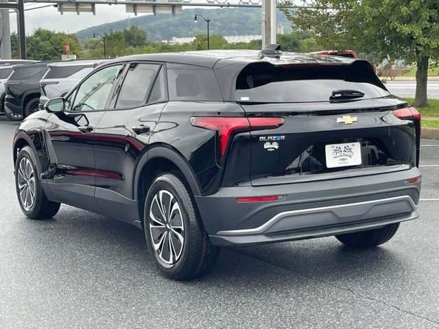 New 2026 Black Chevrolet LT image 5
