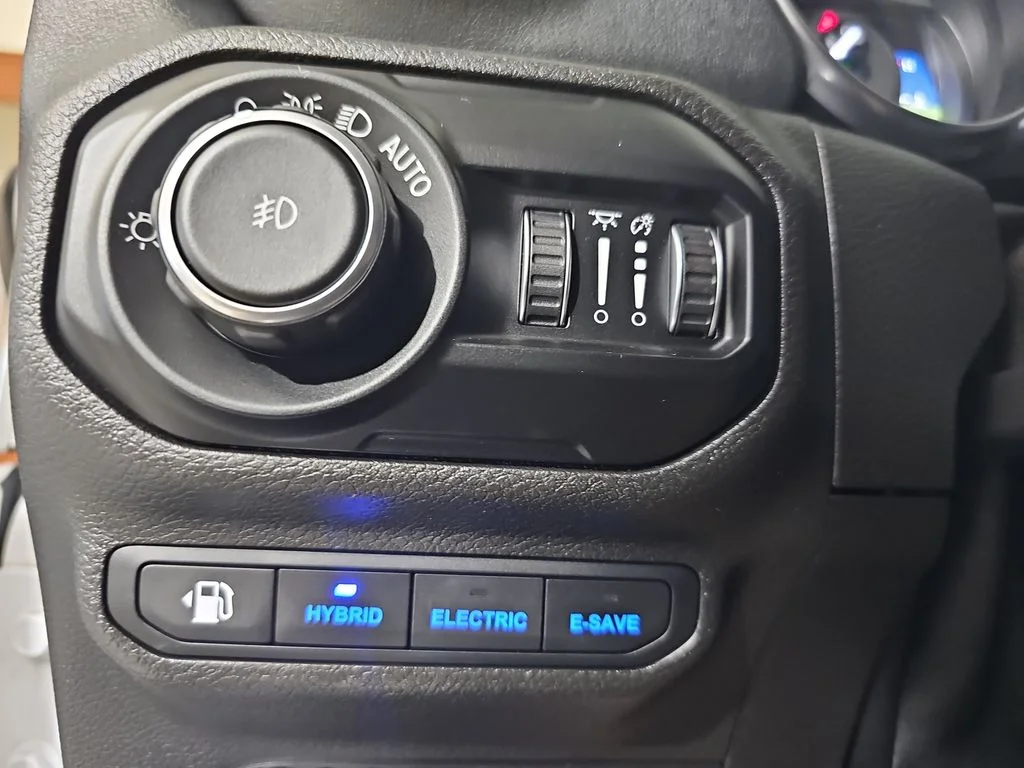 Used 2021 White Jeep Unlimited Rubicon 4xe image 28