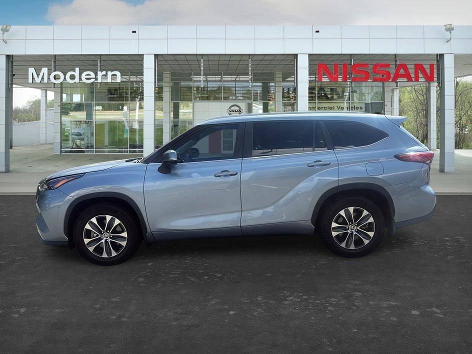 Used 2023 Moon Dust Toyota XLE image 26