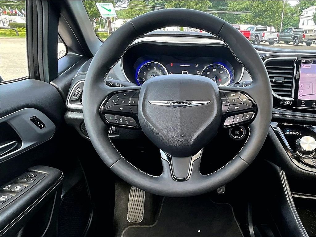 Used 2025 Black Chrysler Limited image 18