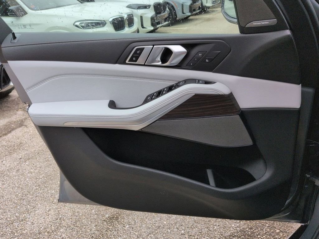 New 2026 Skyscraper Grey Metallic BMW xDrive40i image 31