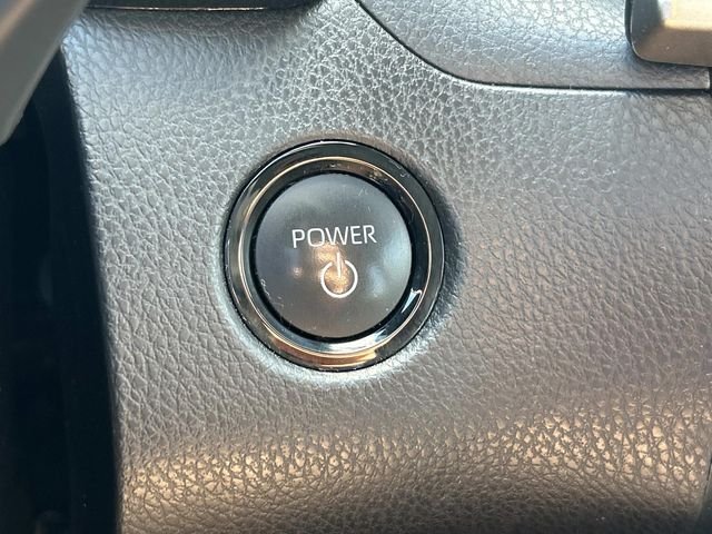 Used 2025  Toyota LE image 27
