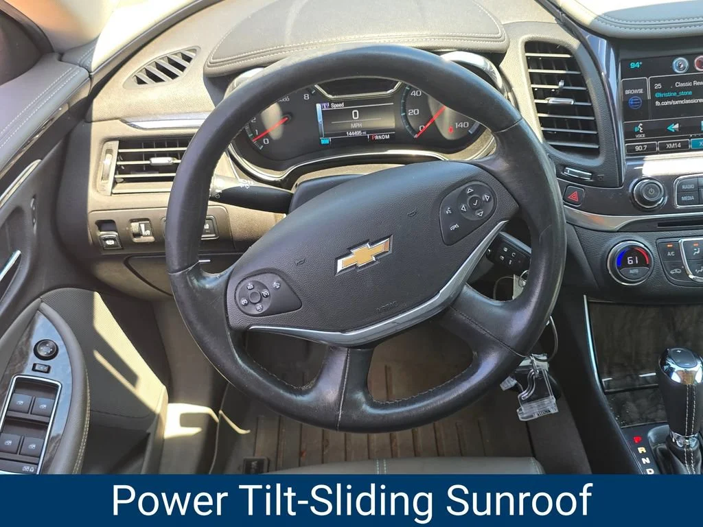 Used 2014 White Diamond Tricoat Chevrolet LT image 18