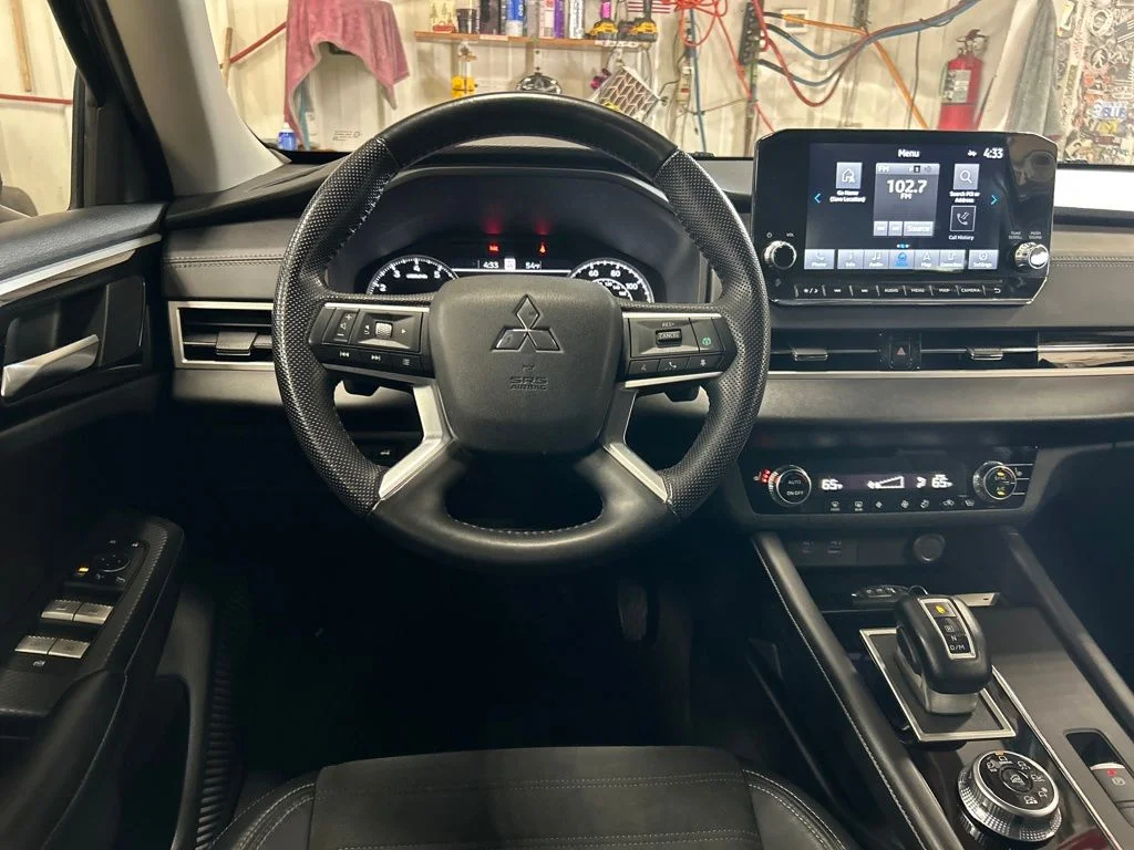 Used 2023  Mitsubishi SE image 15