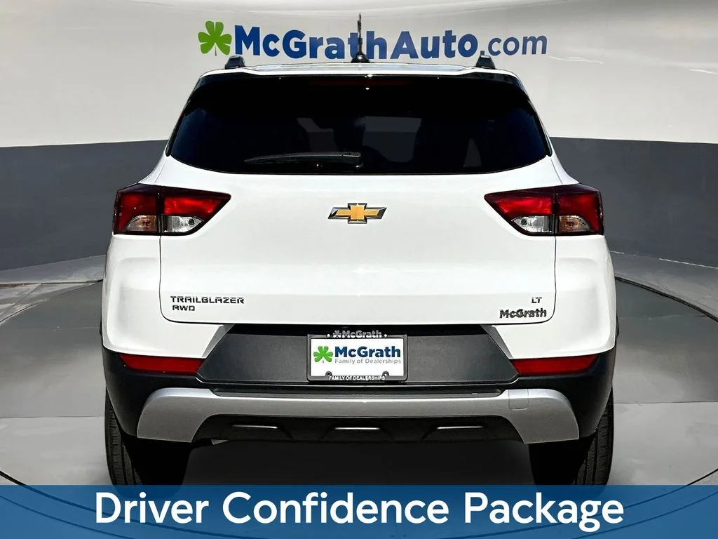 Used 2023 White Chevrolet LT image 7