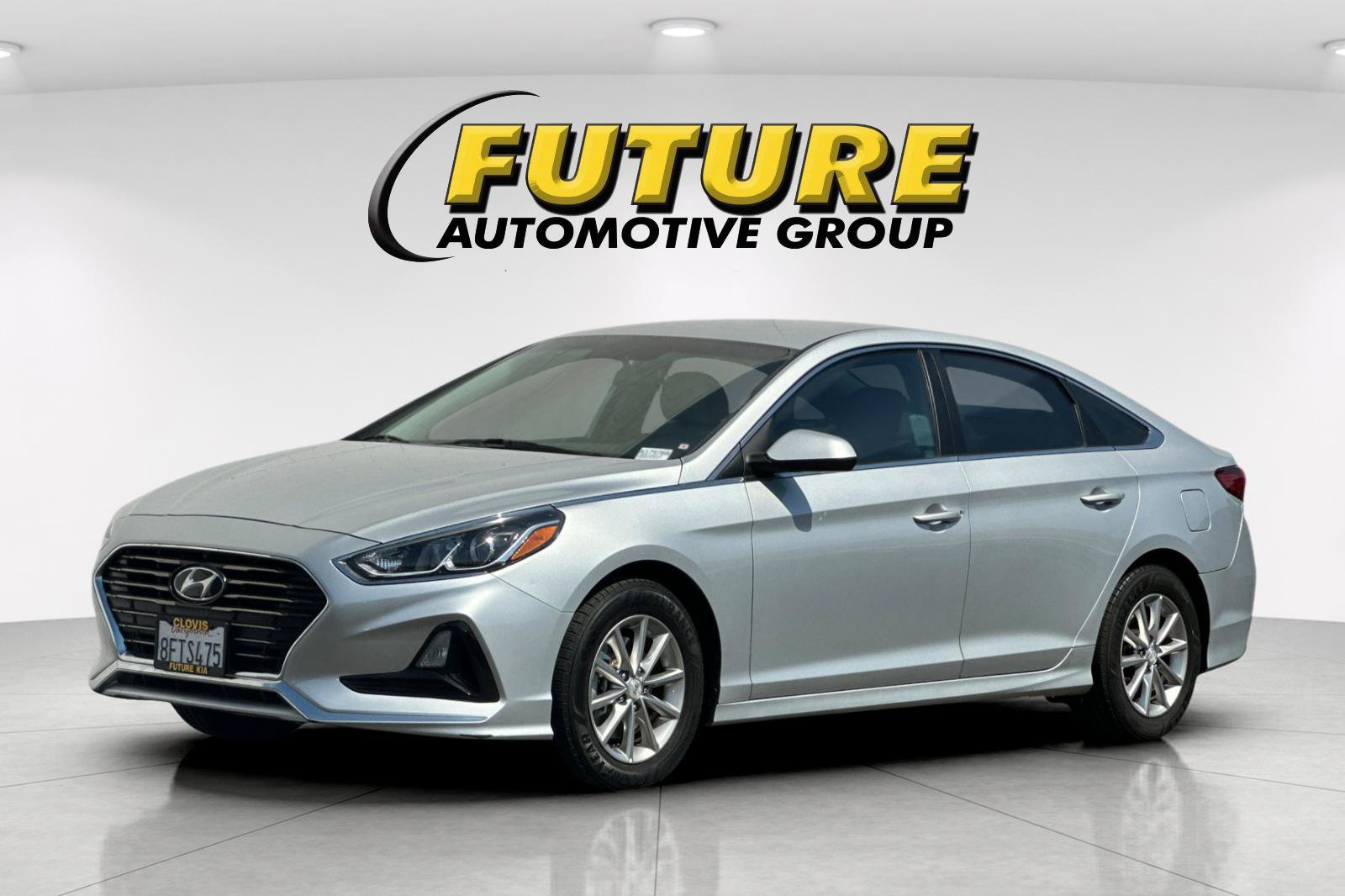 Used 2018 Silver Hyundai SE image 8