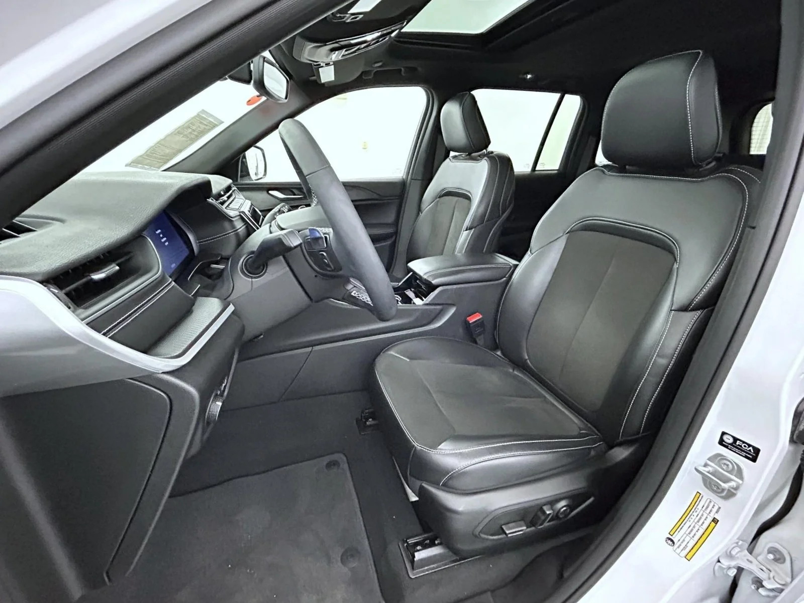 Used 2023 White Jeep Altitude X image 10