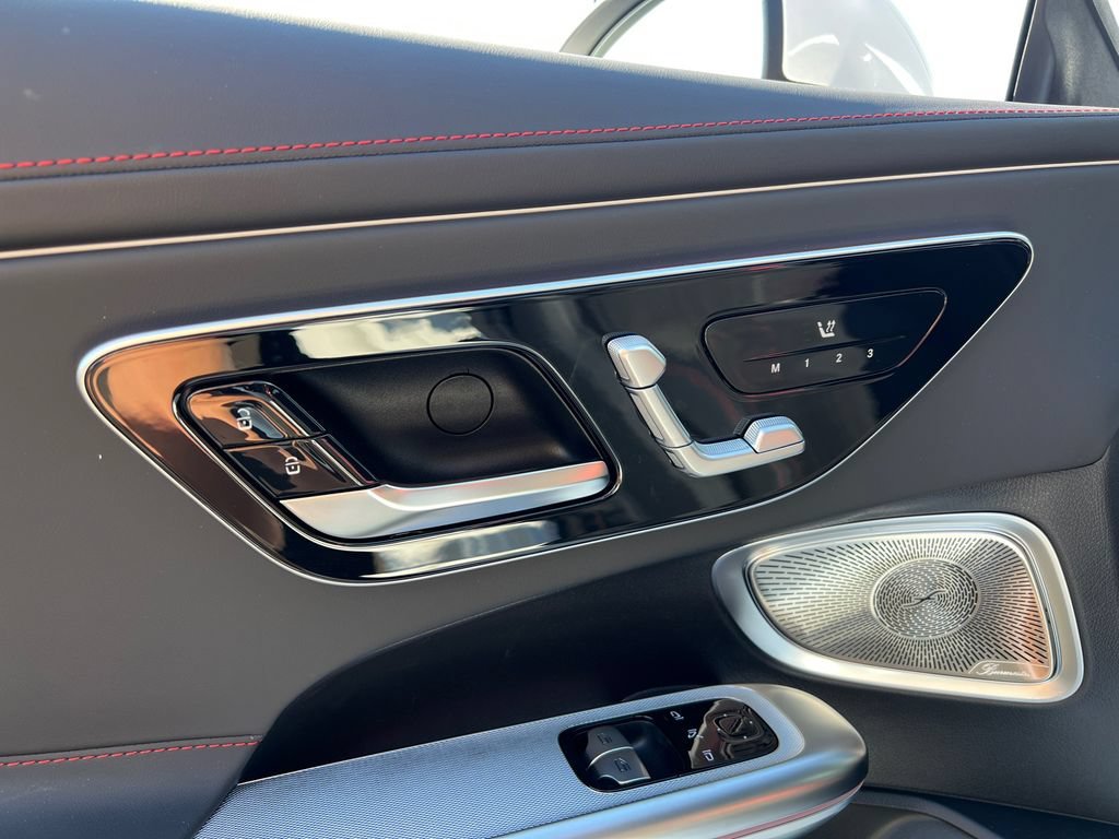 New 2026 MANUFAKTUR Moonlight White Metallic Mercedes-Benz AMG® CLE 53 4MATIC+ Coupe image 48