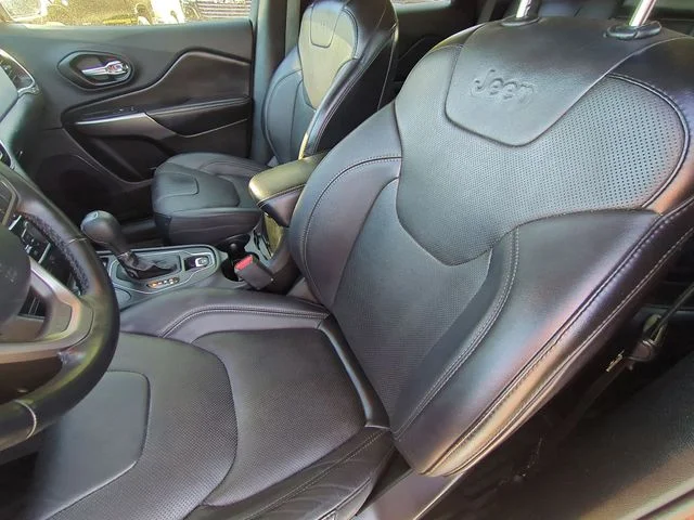 Used 2021 Red Jeep Latitude Lux image 27