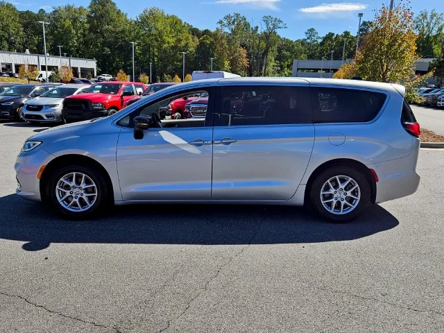 Used 2024 Silver Chrysler Touring L image 10