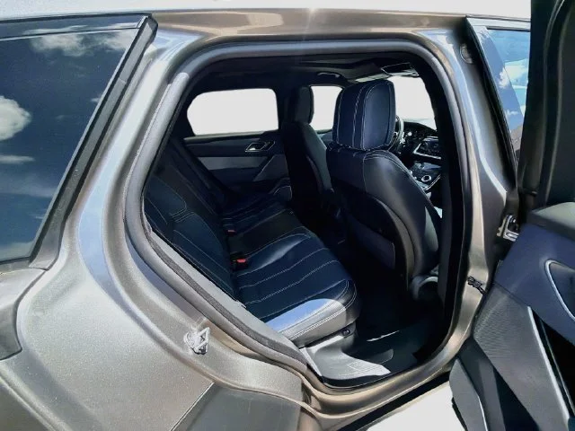 Used 2019  Land Rover R-Dynamic HSE image 29