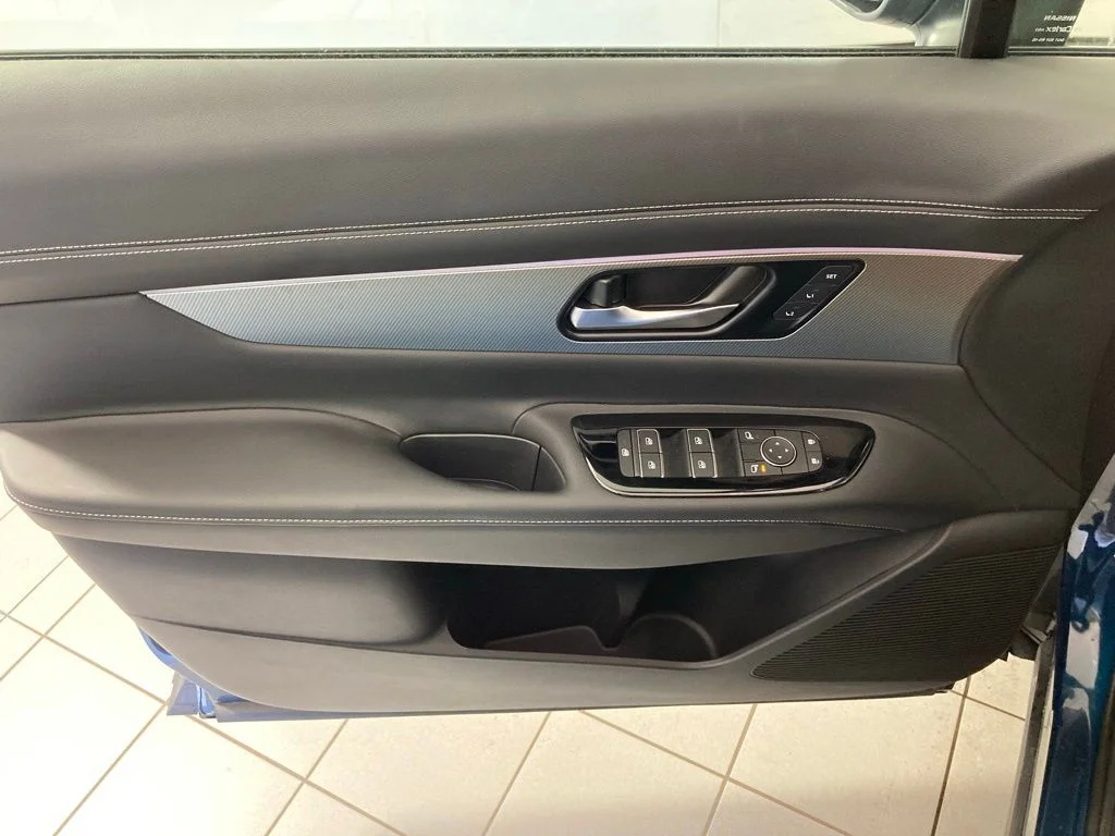 Used 2025 Blue Nissan SL image 14