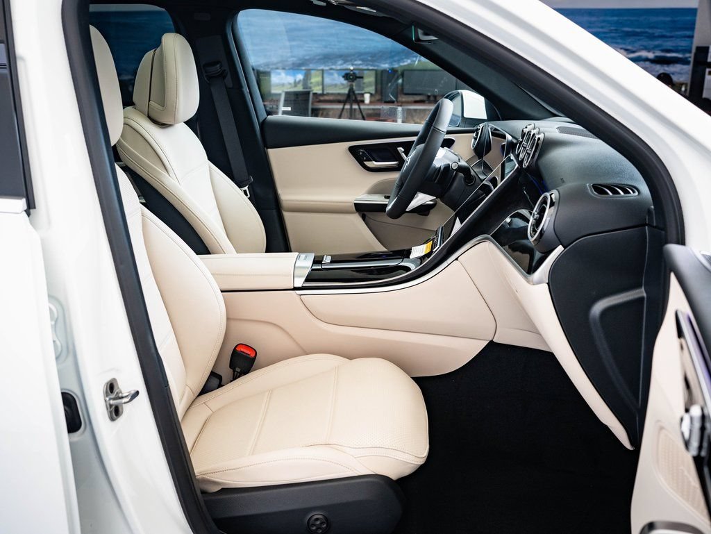 Used 2026 Polar White Mercedes-Benz GLC 300 image 22