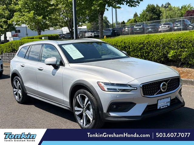 2025 Volvo V60 Cross Country B5 Plus