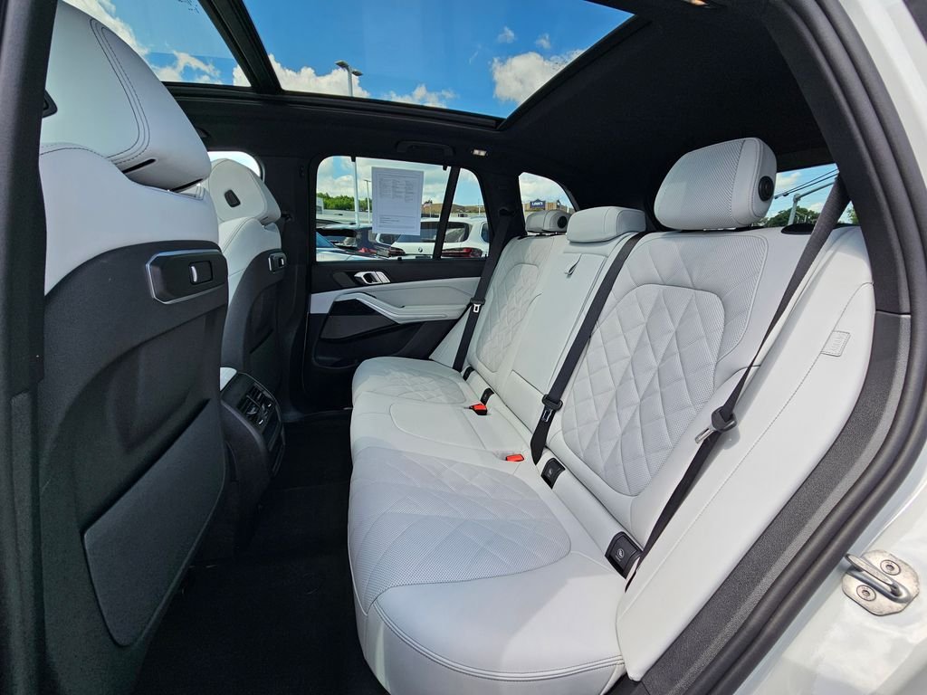 Certified Used 2026 Mineral White Metallic BMW xDrive40i image 20