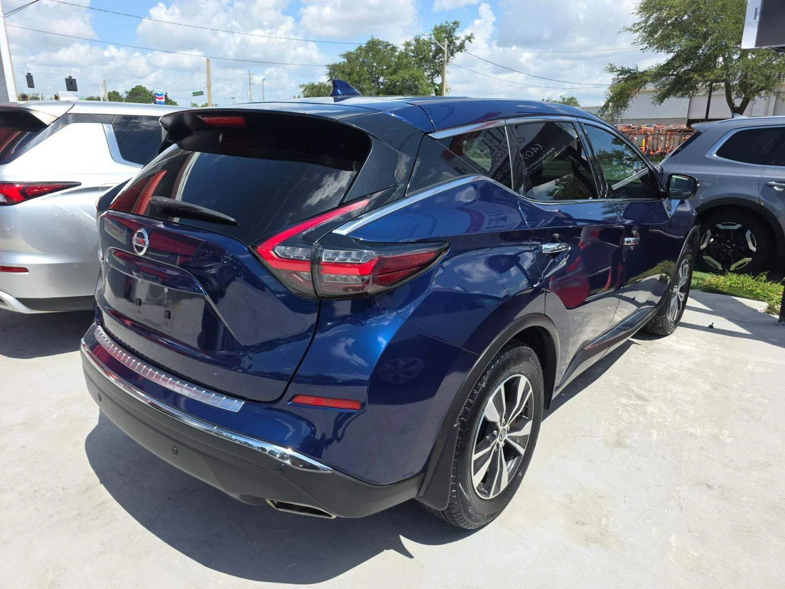 Used 2020 Blue Nissan S image 2