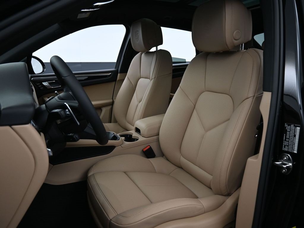 2026 Porsche Macan T photo 4