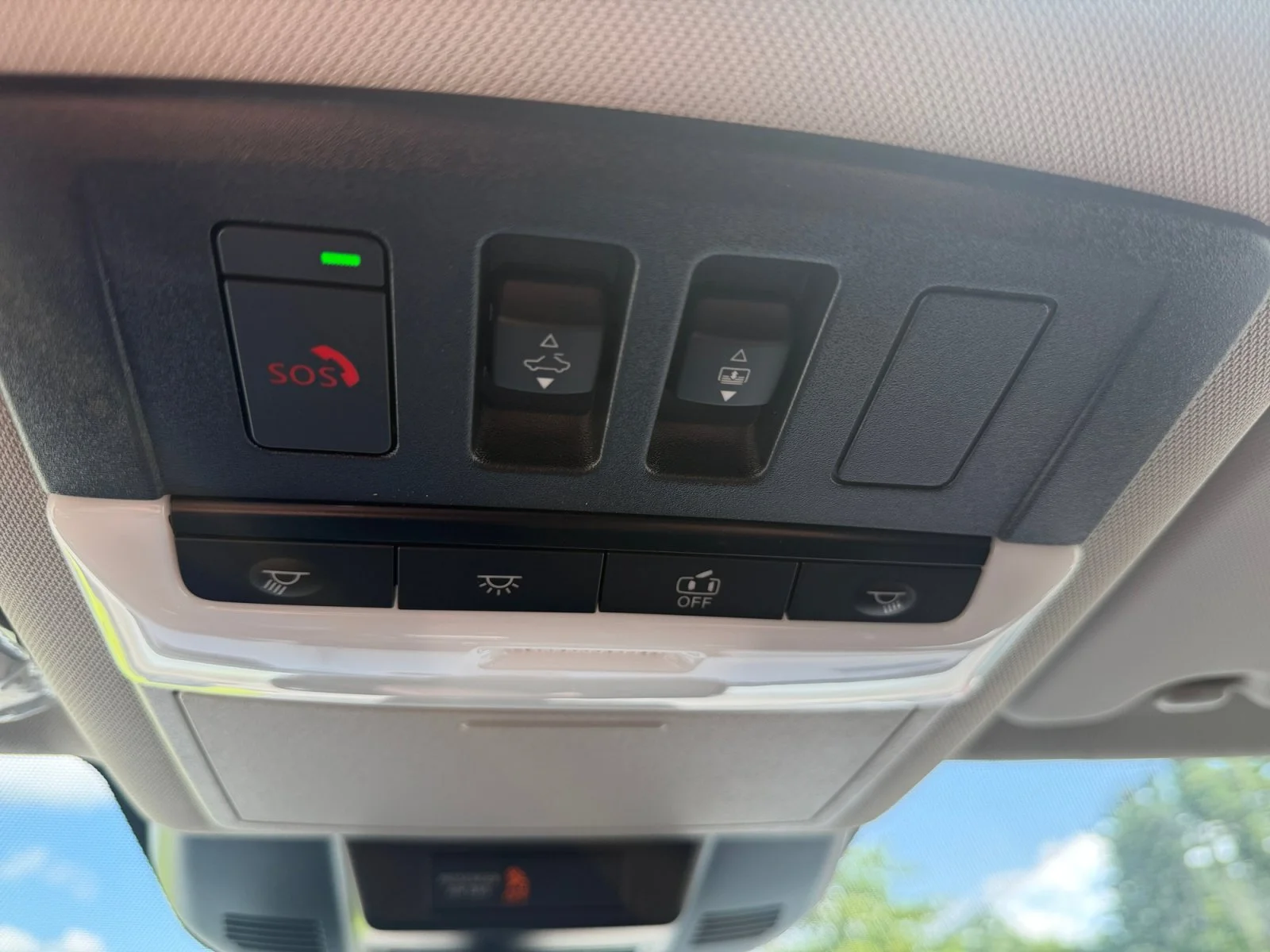 New 2026 Everest White Pearl/Super Black Nissan Platinum image 28
