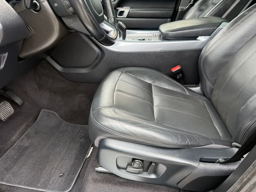 Used 2020 Black Land Rover HSE image 24