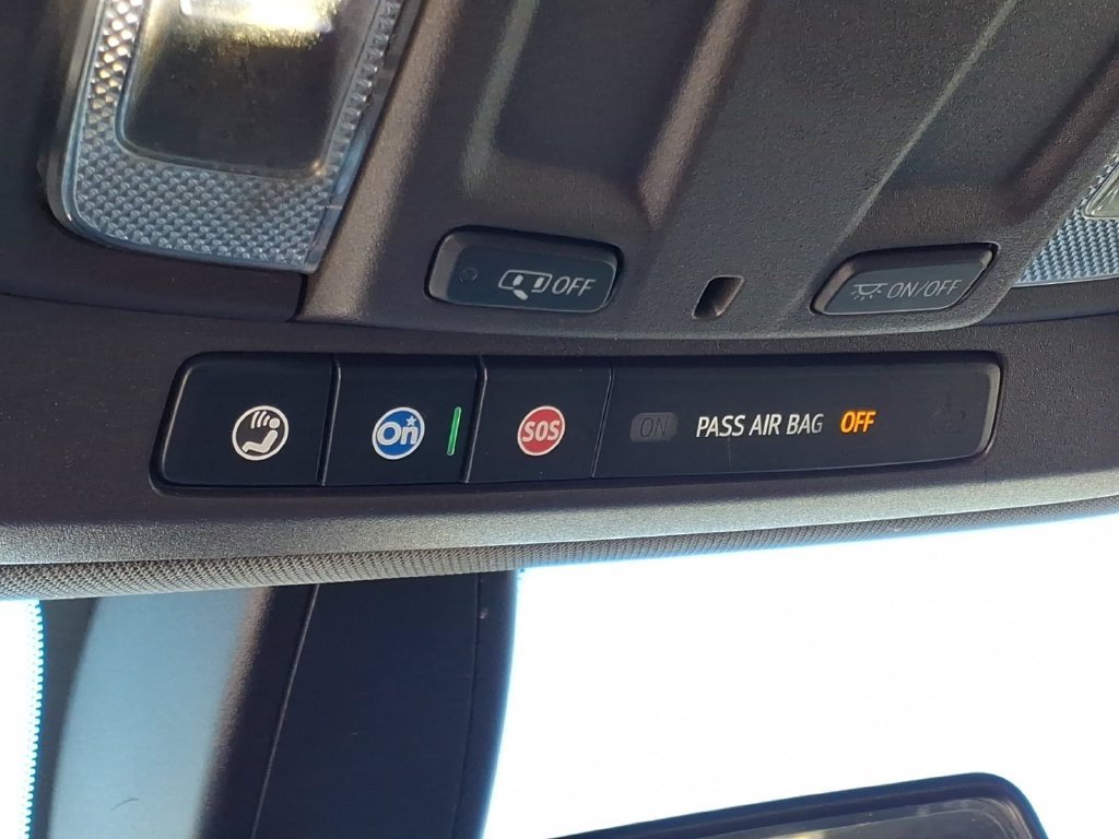 Used 2020 Blue Metallic Chevrolet LT image 18