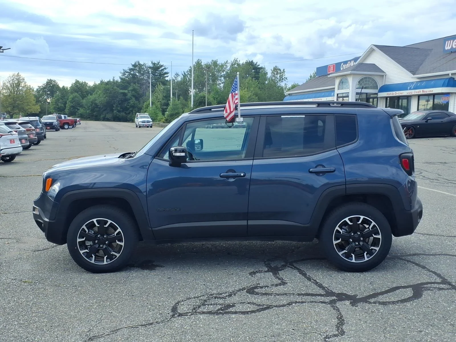 Used 2023 Slate Blue Jeep Latitude image 7