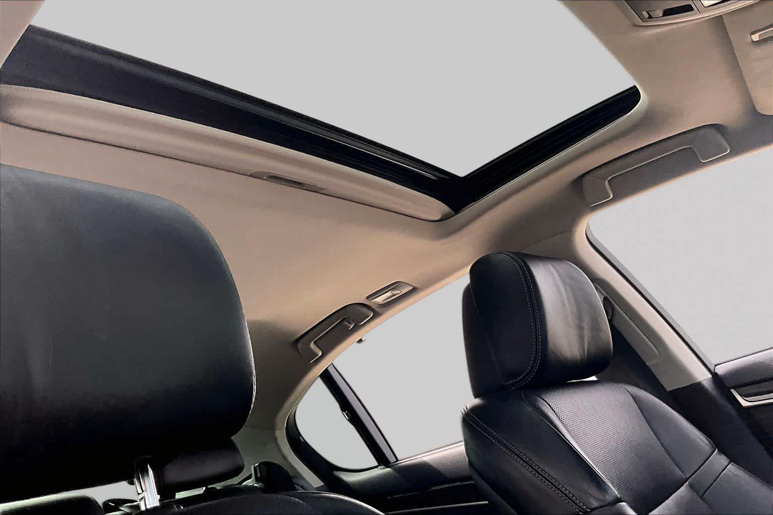 Used 2014 Liquid Platinum Lexus  image 13