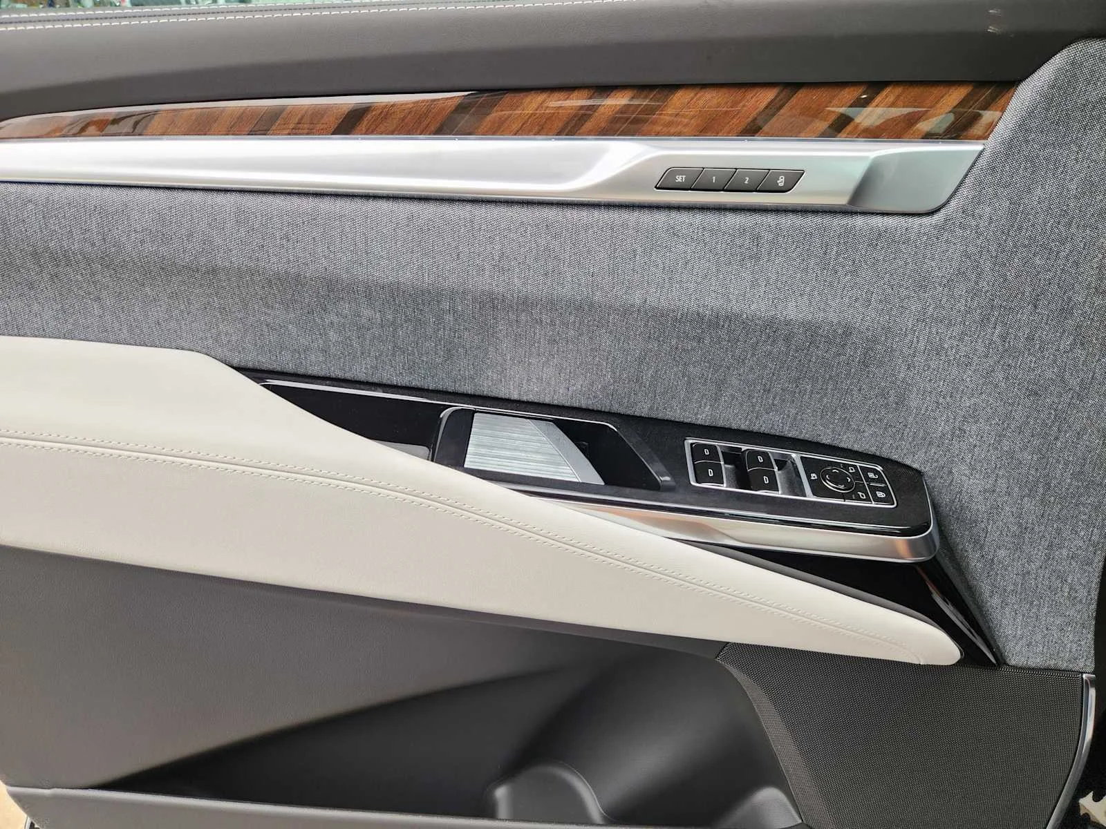 2026 Cadillac Escalade Platinum Sport - Photo 15