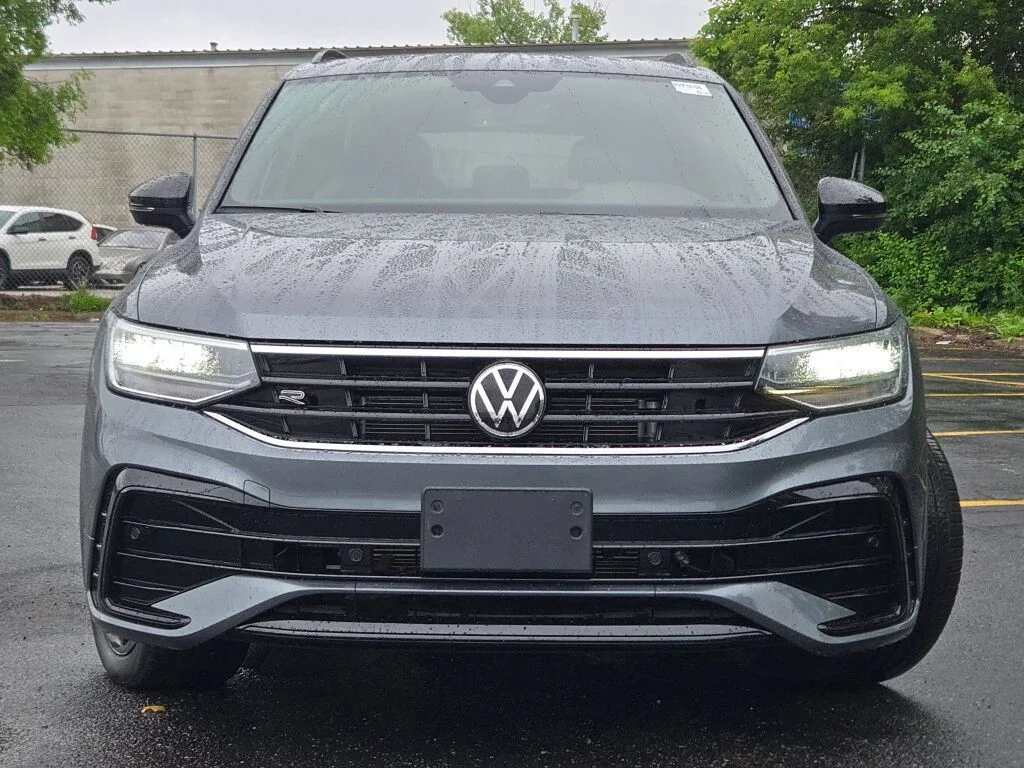 Used 2023 Gray Volkswagen 2.0T SE R-Line Black image 4