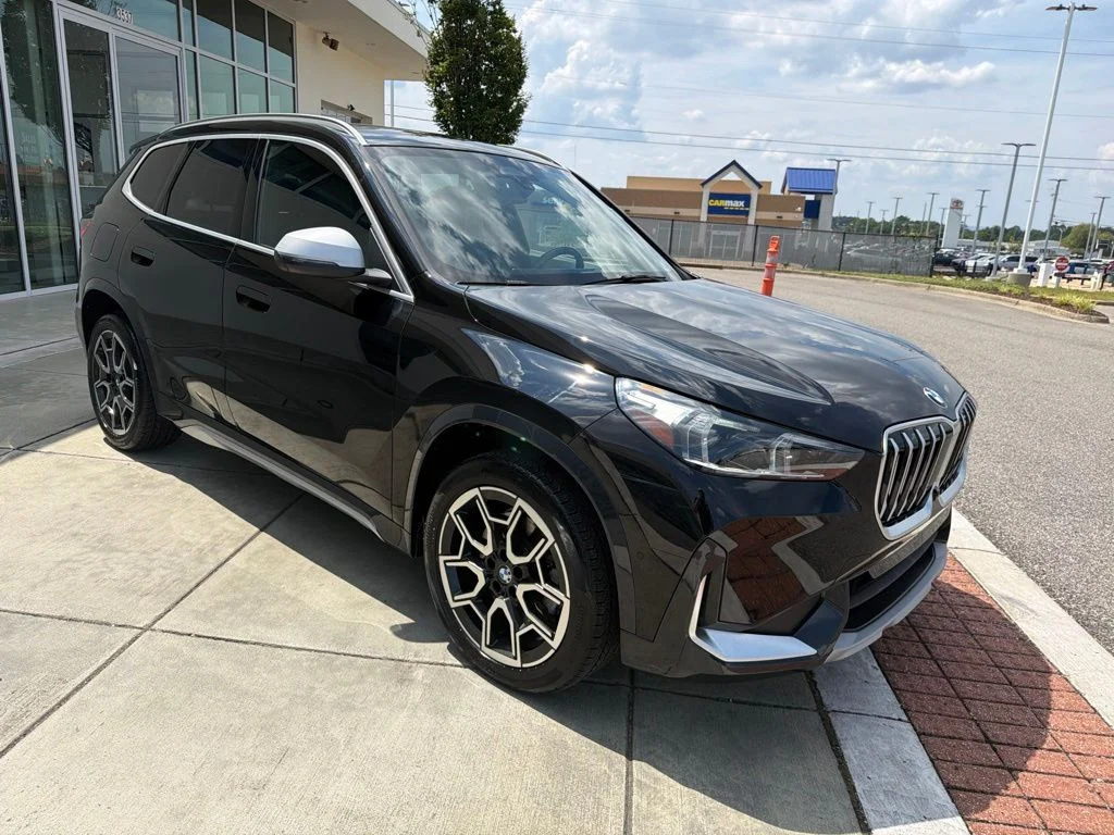 Used 2023 Black BMW xDrive28i image 8