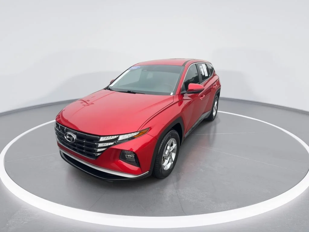 Used 2022 Red Hyundai SE image 4
