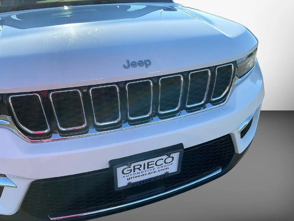 Used 2022 Bright White Clearcoat Jeep Limited image 32