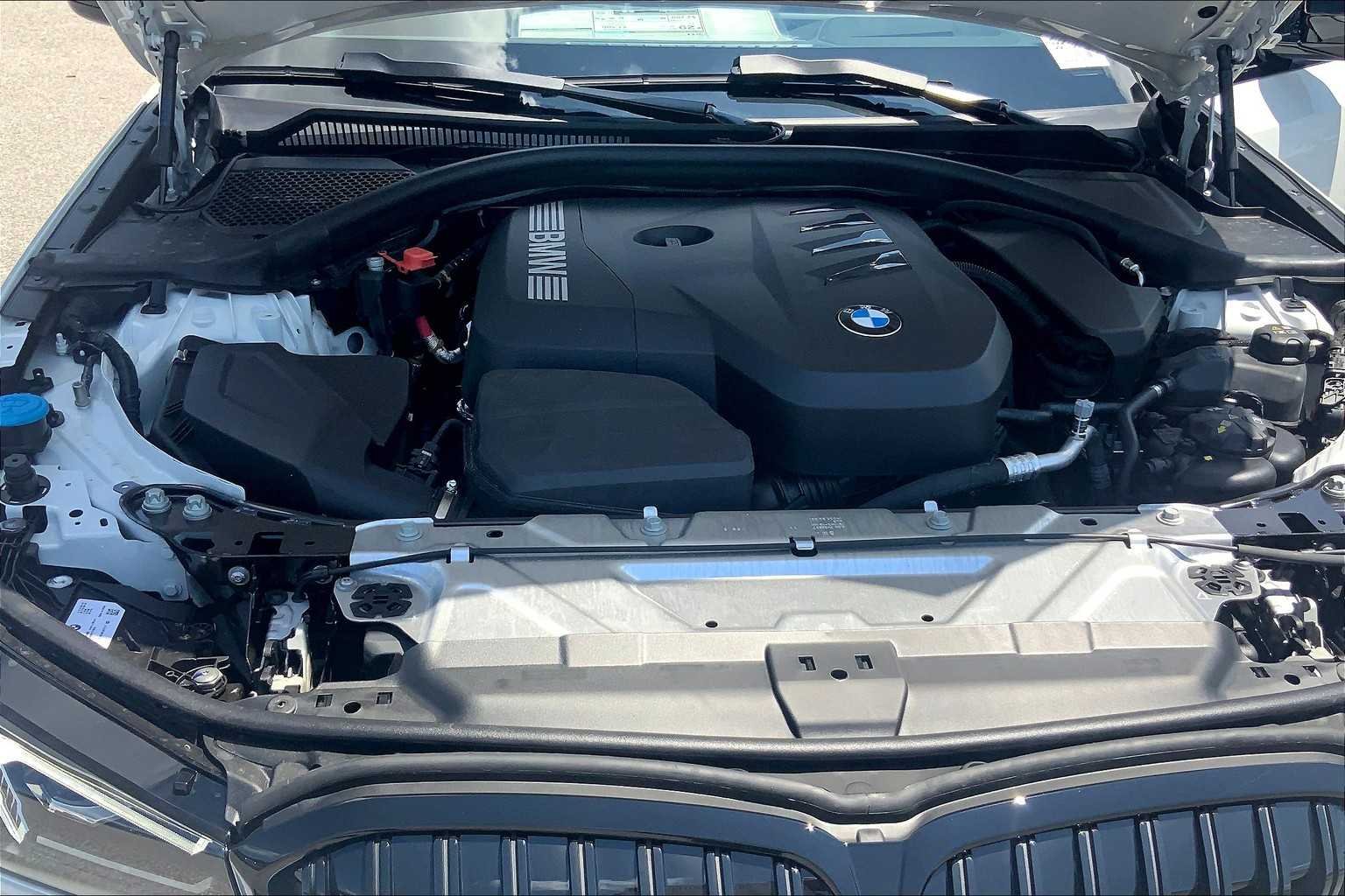 2025 BMW 3 Series 330i - Photo 16