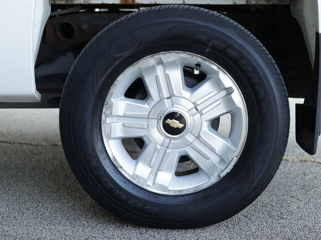 Used 2010 SUMMIT WHITE Chevrolet LT image 35
