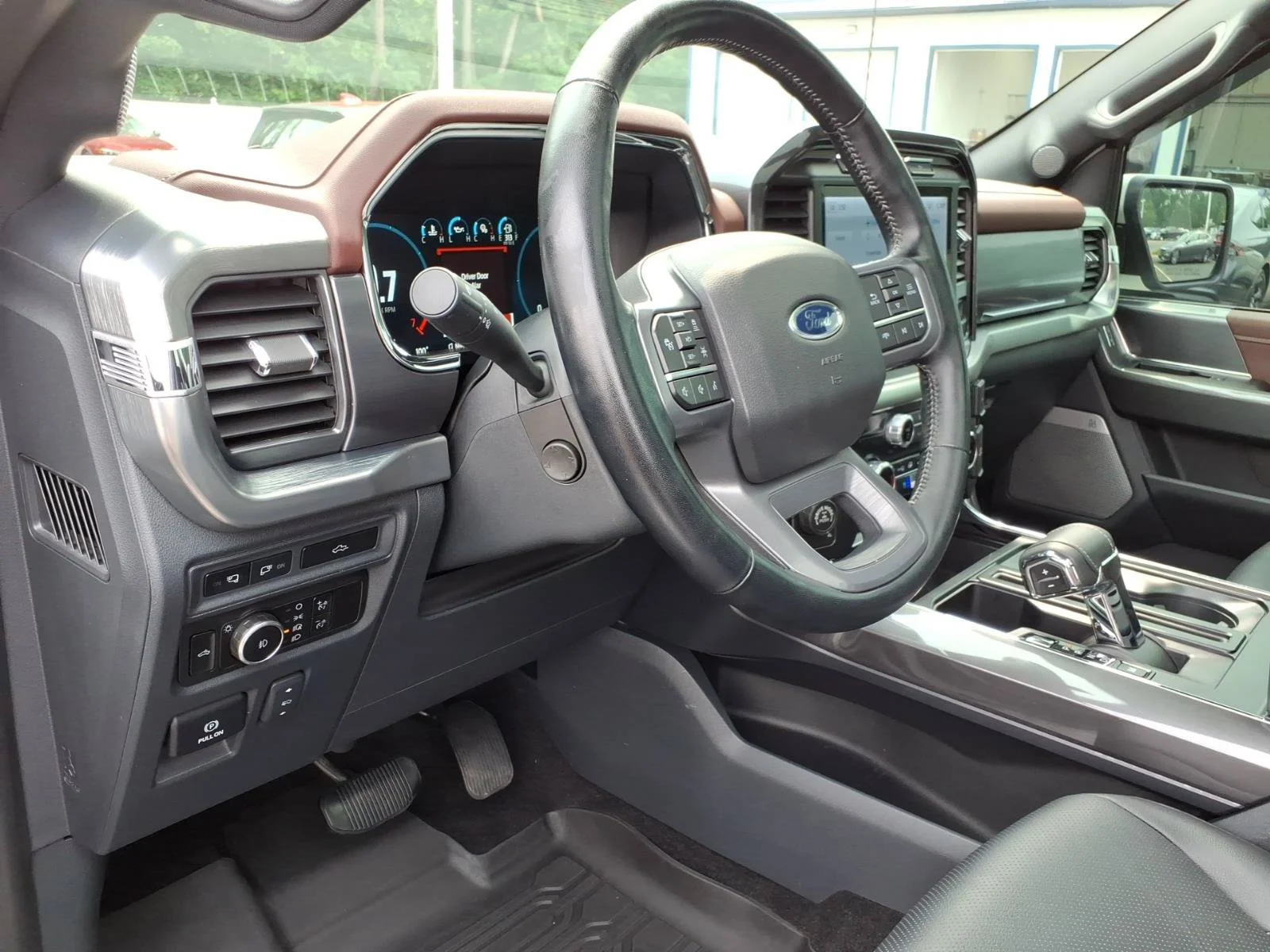 Used 2023 White Metallic Ford LARIAT image 16