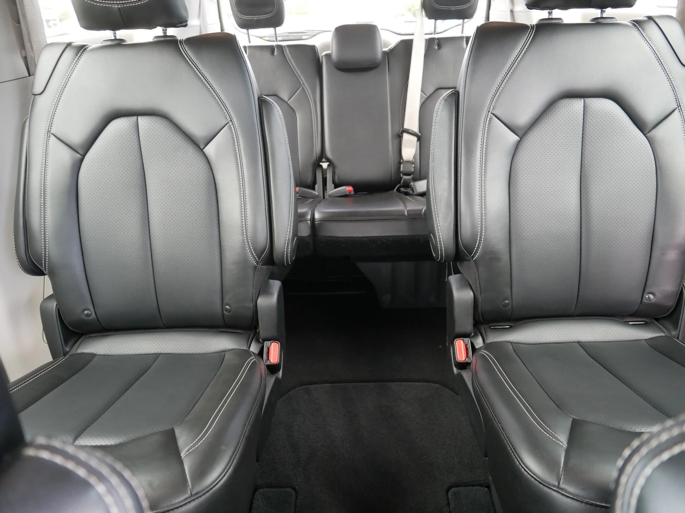 Used 2023 Ceramic Gray Clearcoat Chrysler Touring L image 13