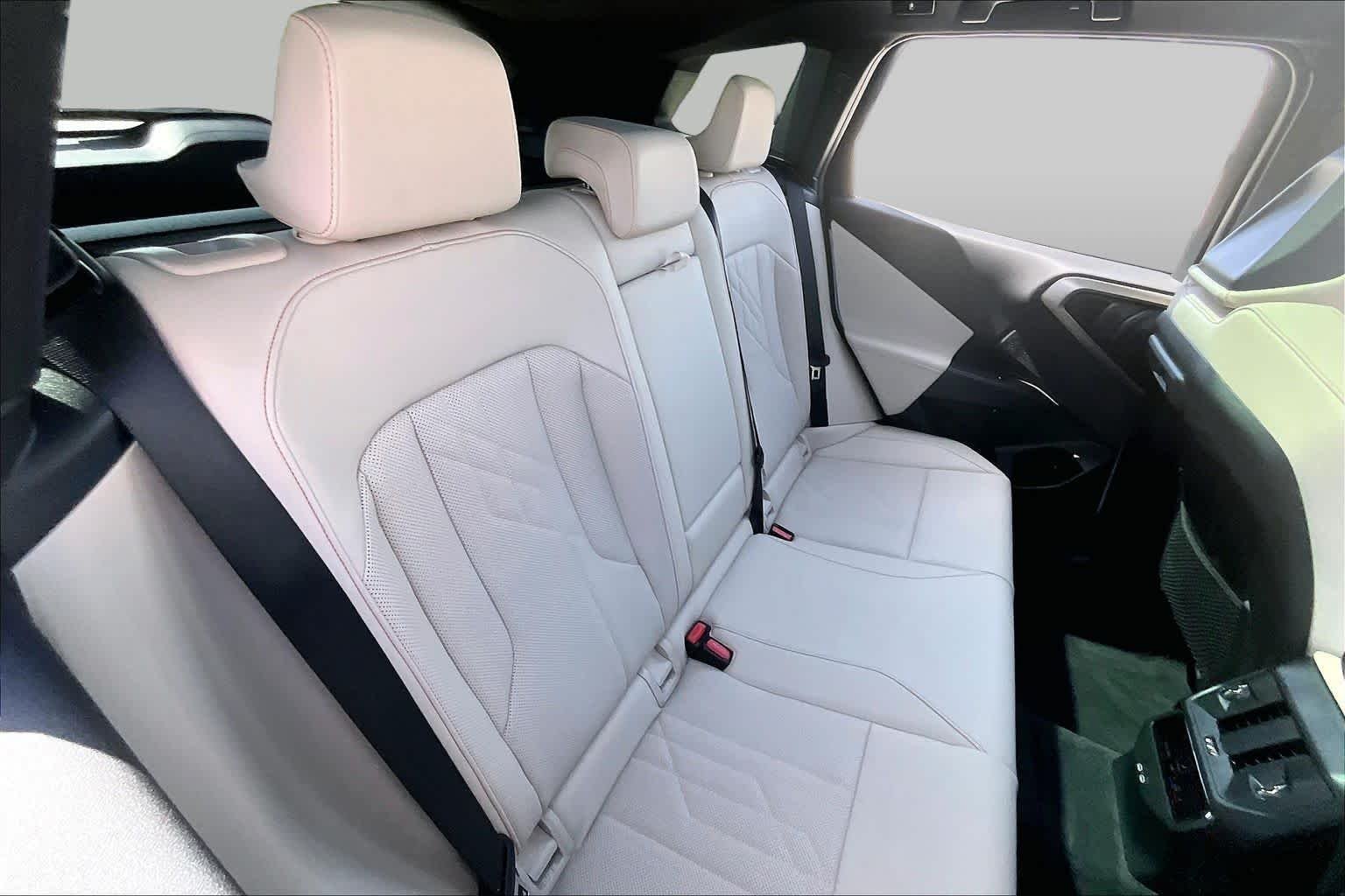 Used 2025 Alpine White BMW 30 xDrive image 18