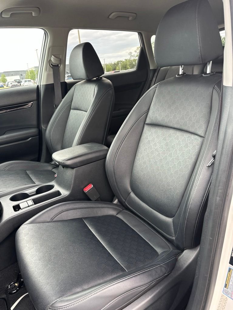 Used 2023 White Kia SX image 15
