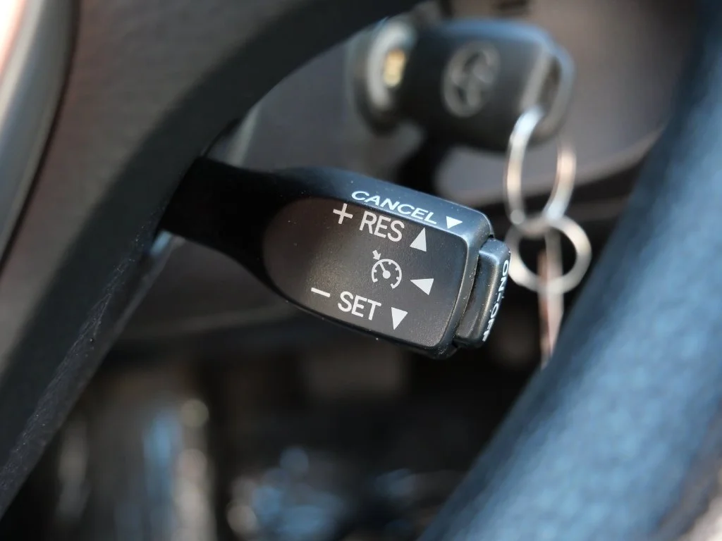 Used 2016 Silver Toyota LE image 25
