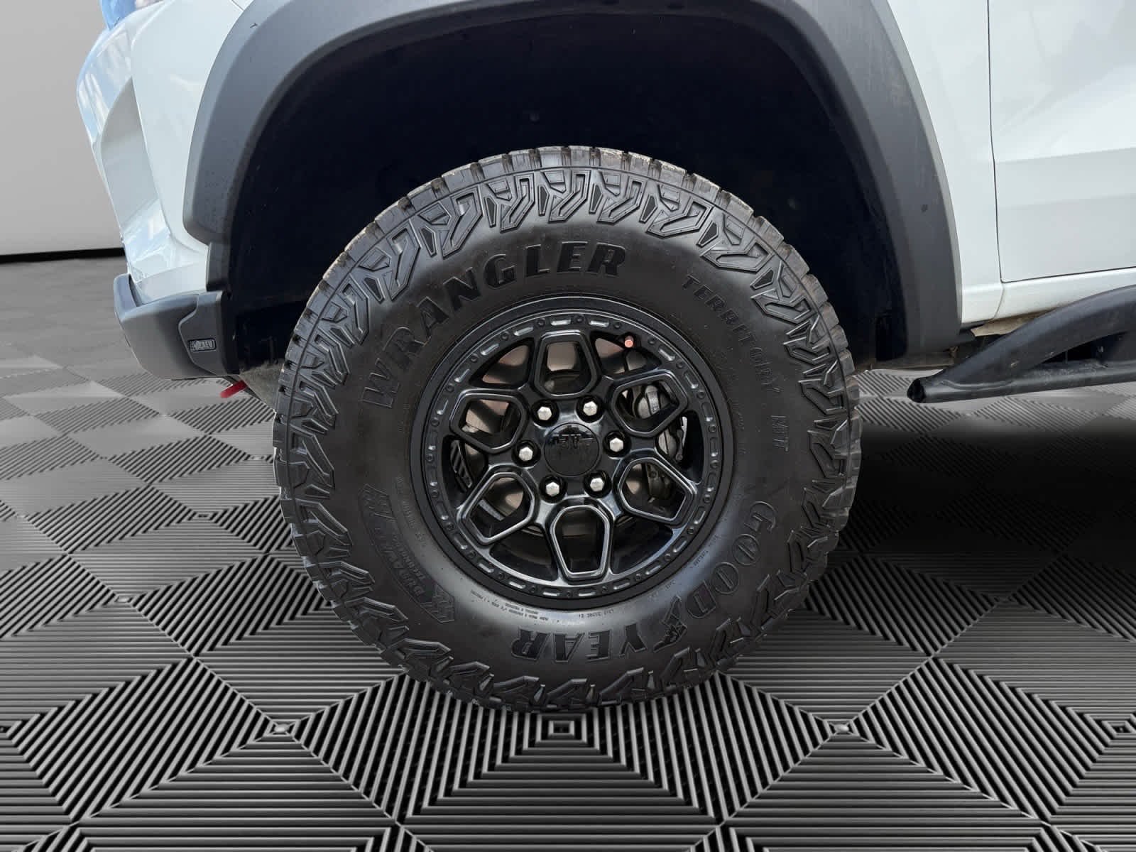 2024 Chevrolet Colorado ZR2 - Photo 8