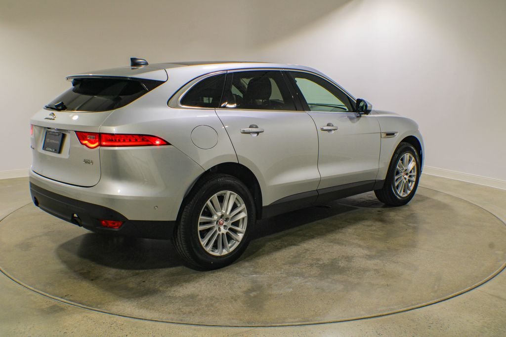 Used 2020 Indus Silver Metallic Jaguar 25t Prestige image 5
