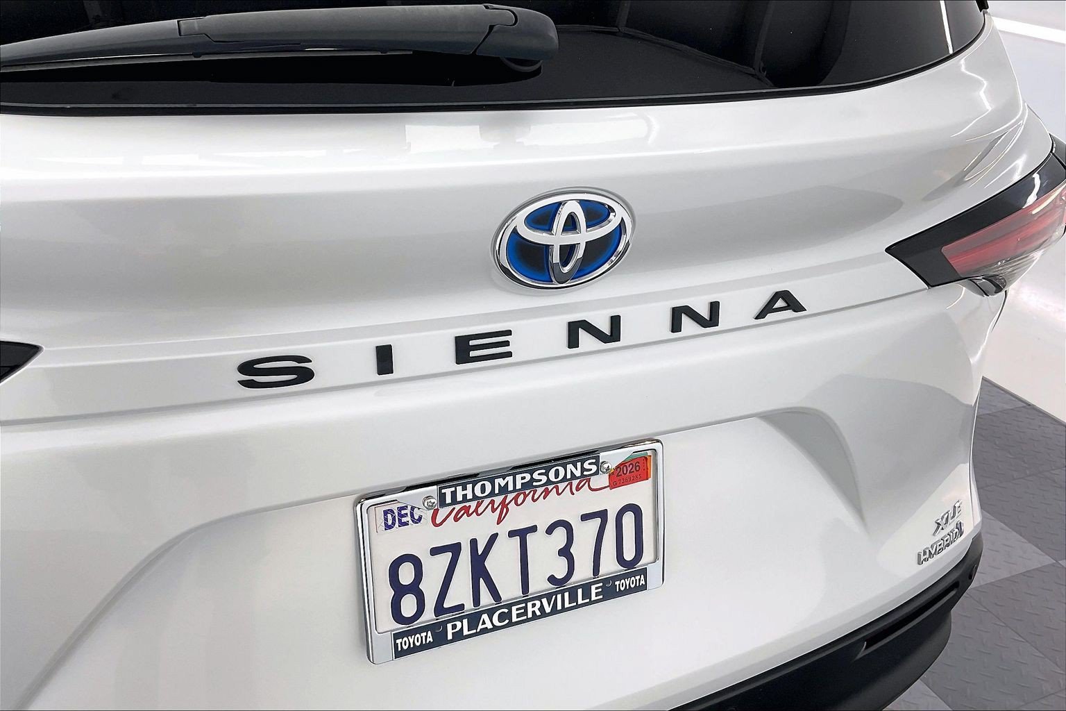 Used 2022 Wind Chill Pearl Toyota XLE image 32