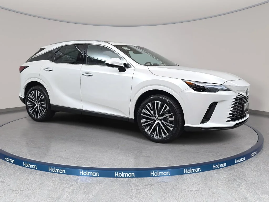New 2026 Eminent White Pearl Lexus PREMIUM PLUS image 3