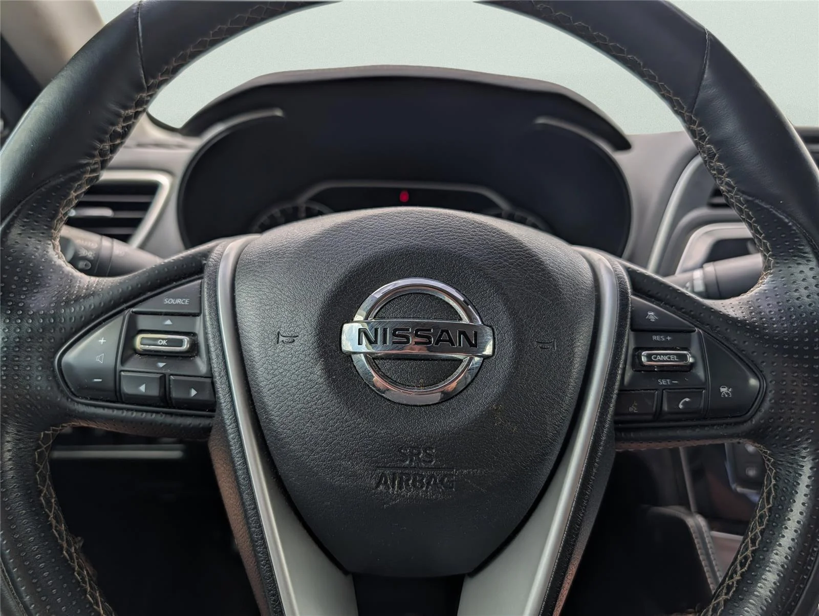 Used 2017 Pearl White Nissan Platinum image 23