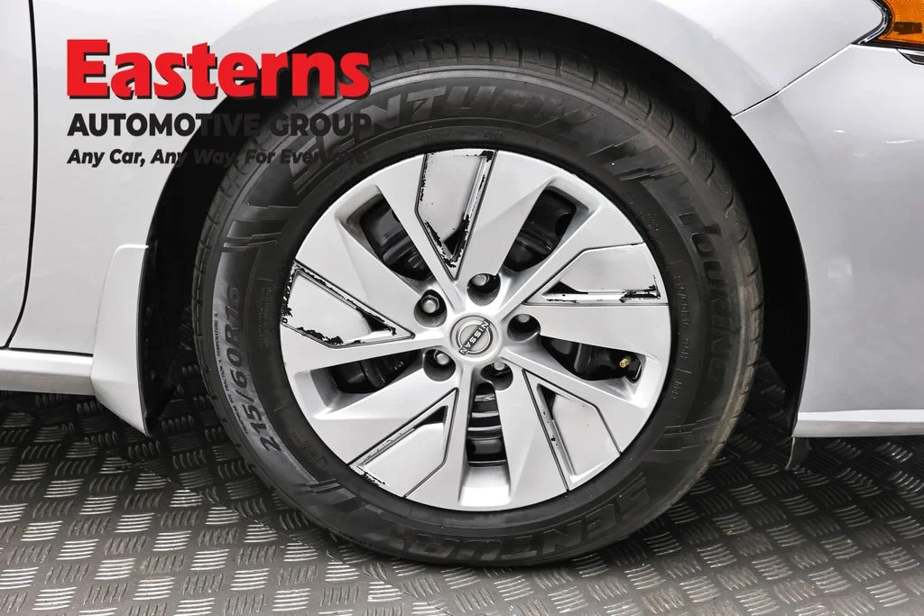 Used 2023 Silver Nissan 2.5 S image 30