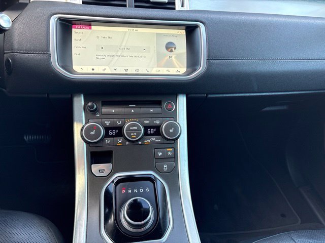 Used 2017  Land Rover SE image 13