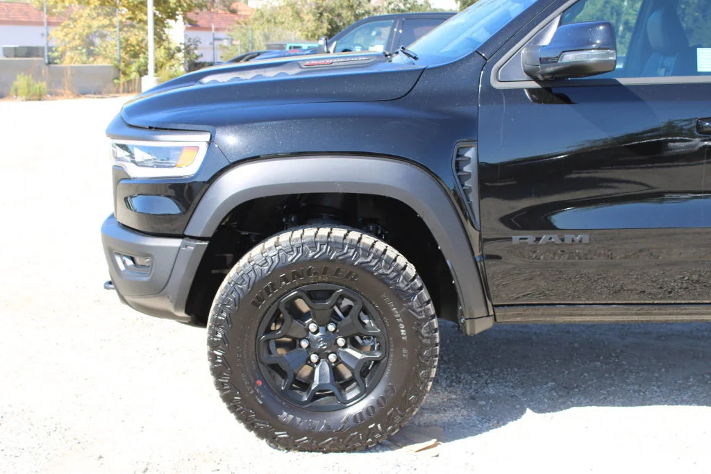 New 2026 Diamond Black Crystal Pearl-Coat Exterior Paint Ram RHO image 7