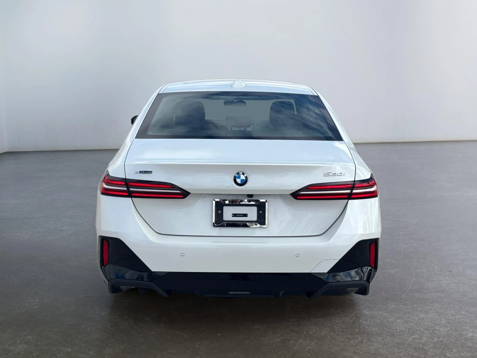 Used 2026 Mineral White Metallic BMW 530i xDrive image 4