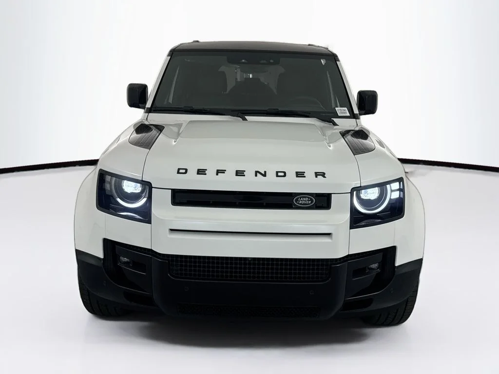 New 2026 Fuji White Land Rover X-Dynamic SE image 2