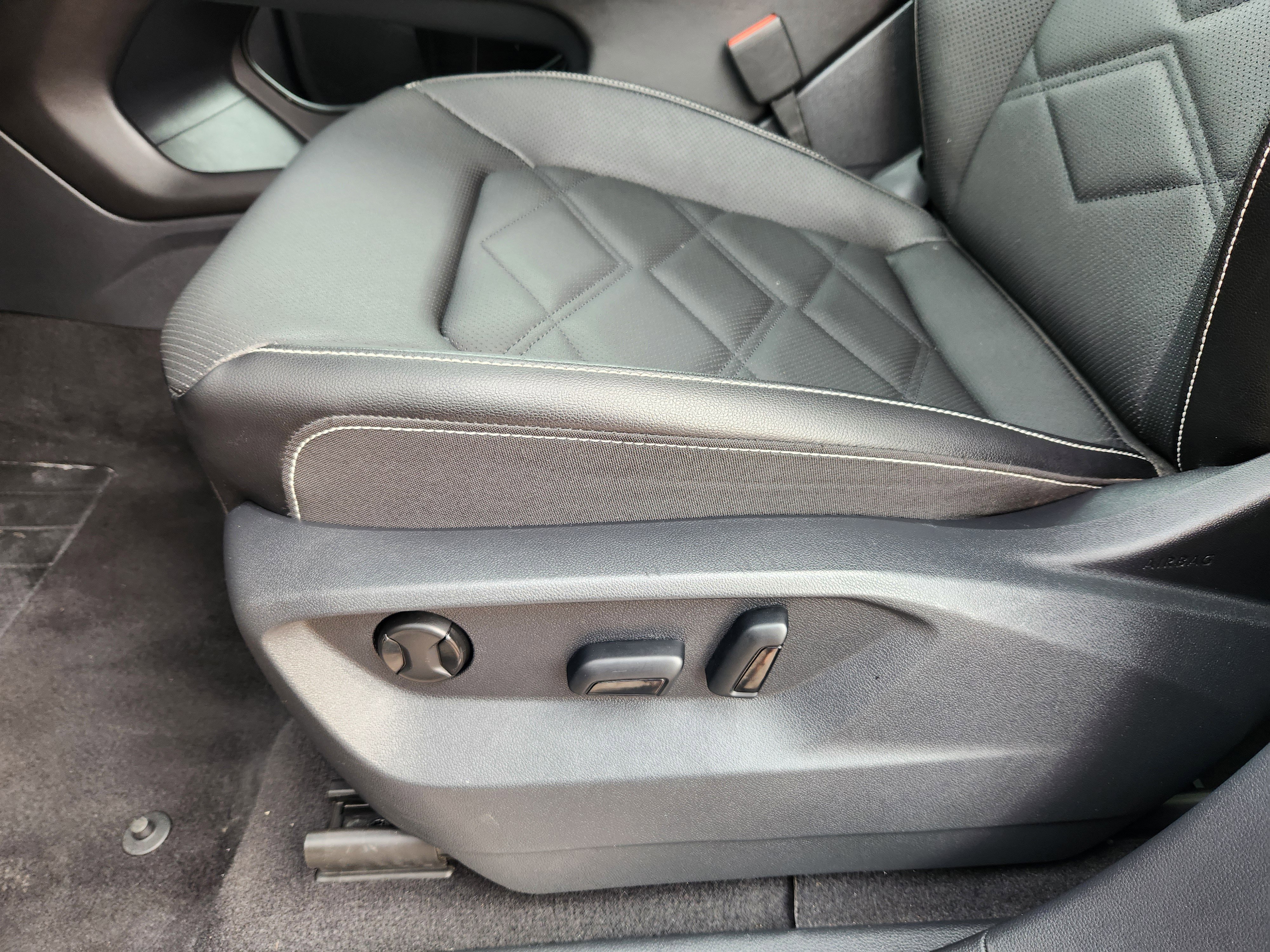 2025 Volkswagen Atlas SE w/Tech - Photo 20