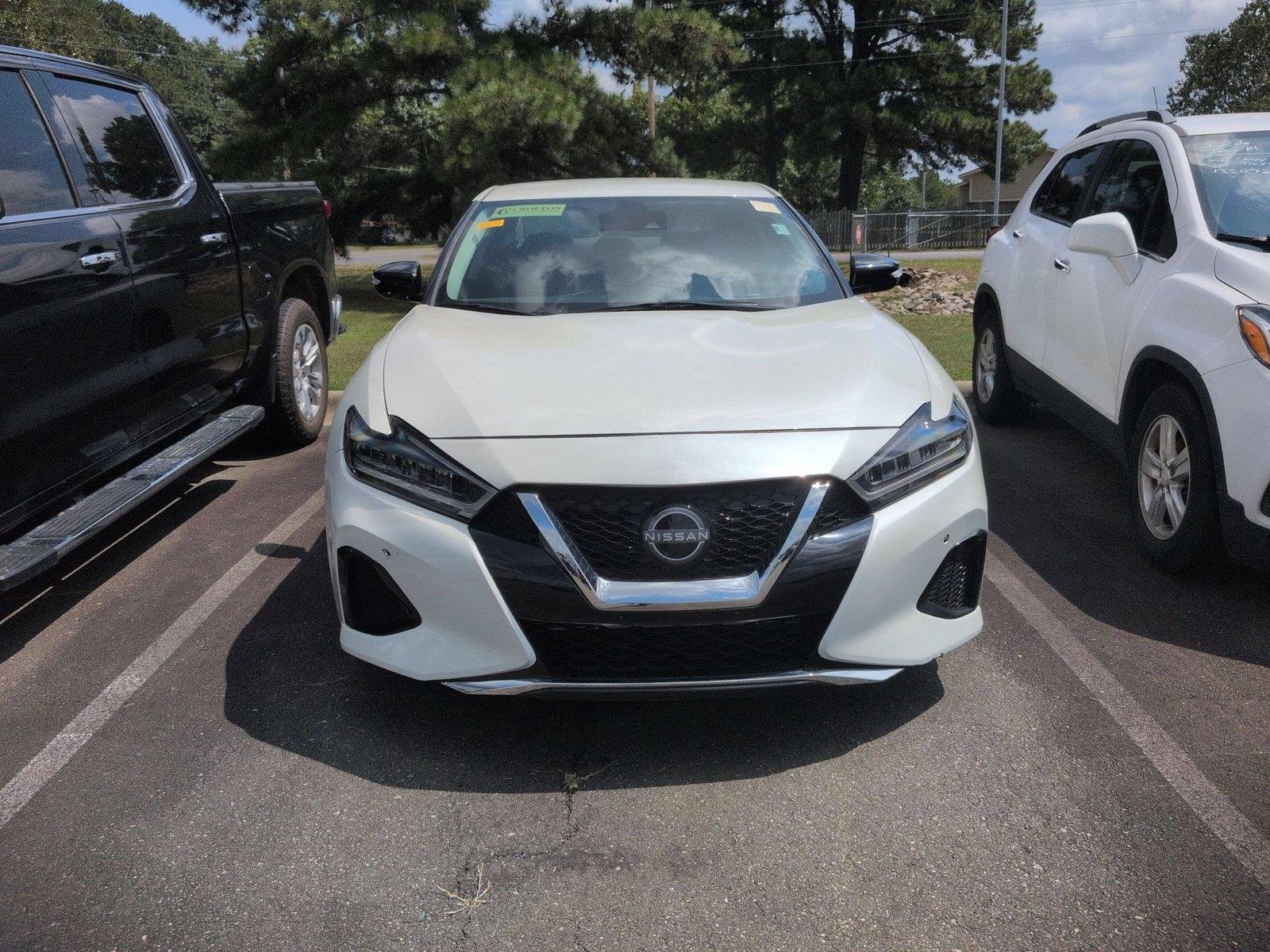 Used 2023 Pearl White Tricoat Nissan SV image 3